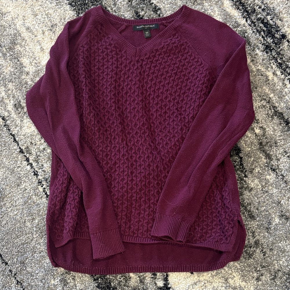 Women's V-Neck Textured Sweater - Maroon
